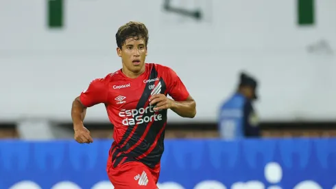 João Cruz com apenas 17 anos em sua estreia pelo Athletico-PR Foto: José Tramontin/athletico.com.br
