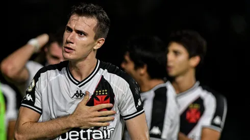 Lucas Piton, jogador do Vasco, comemora gol durante partida contra o Fortaleza em Sao Januario, pelo Campeonato Brasileiro.
