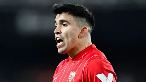 Marcos Acuña of Sevilla FC during the La Liga Santander match between Valencia CF and Sevilla FC at Estadio Mestalla on January 19, 2022 in Valencia, Spain. Argentino é sondado pela direção paulista
