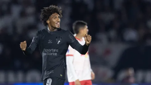 Talles Magno jogador do Corinthians comemora seu gol durante partida contra o Bragantino pela Sul-Americana 2024. Foto: Diogo Reis/AGIF
