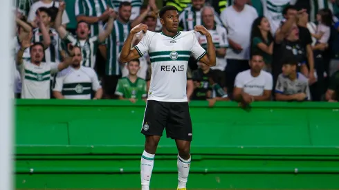 Foto: JP Pacheco / Coritiba – Brandão durante confronto contra o Brusque na Série B de 2024.
