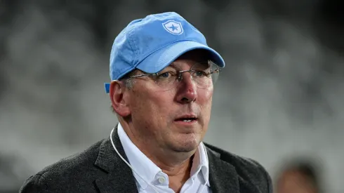 John Textor presidente da SAF do Botafogo durante partida contra o Atlético-GO no estádio Engenhão pelo campeonato Brasileiro A 2024. Foto: Thiago Ribeiro/AGIF
