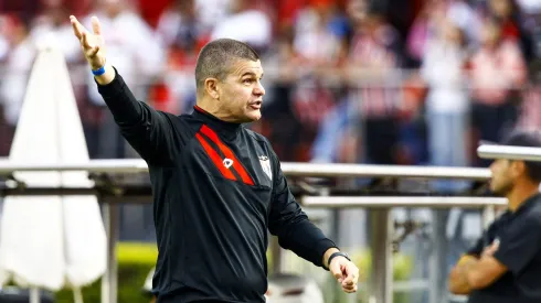 Umberto Louzer tecnico do Atletico-GO durante partida contra o Sao Paulo no estadio Morumbi pelo campeonato Brasileiro A 2024.
