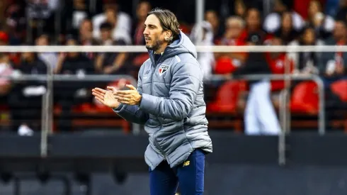 Luis Zubeldia tecnico do Sao Paulo durante partida contra o Atletico-GO no estadio Morumbi pelo campeonato Brasileiro A 2024.
