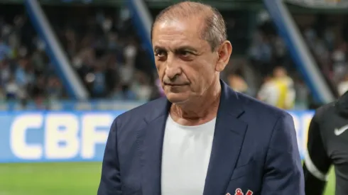 Ramón Díaz, técnico do Corinthians, durante partida contra o Gremio no Couto Pereira, pela Copa do Brasil.
