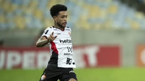 Matheusinho, jogador do Vitória, durante partida contra o Fluminense no Maracanã, pelo Campeonato Brasileiro.
