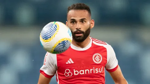 Thiago Maia jogador do Internacional durante partida contra o Cuiaba no estadio Arena Pantanal pelo campeonato Brasileiro A 2024. Foto: Gil Gomes/AGIF
