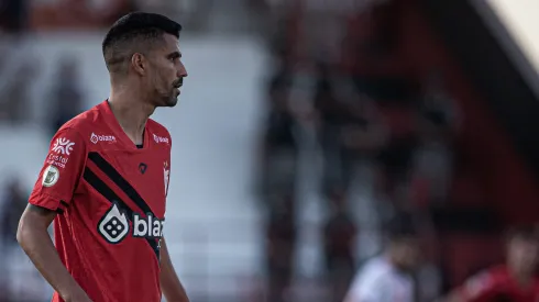 Jorginho, jogador do Atletico-GO, durante partida contra o Internacional no Antonio Accioly, pelo Campeonato Brasileiro.
