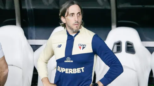 Zubeldia técnico do São Paulo durante partida contra o Fortaleza no estádio Arena Castelão pelo campeonato Brasileiro A 2024. Foto: Baggio Rodrigues/AGIF