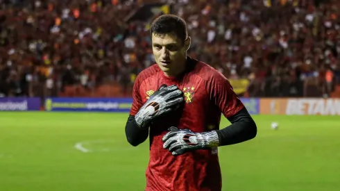 Goleiro não entra em campo há muito tempo – Foto: Rafael Vieira/AGIF
