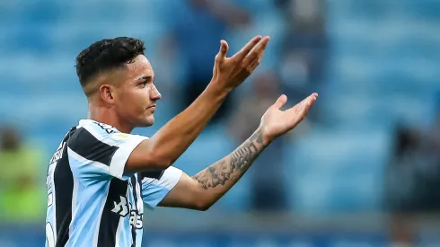 Jhonata Robert chega para disputar a titularidade no Criciúma - Foto: Pedro H. Tesch/AGIF