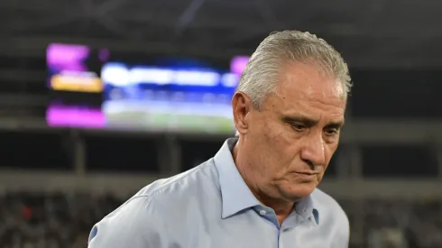 Tite vem tendo problemas com desfalques – Foto: Thiago Ribeiro/AGIF
