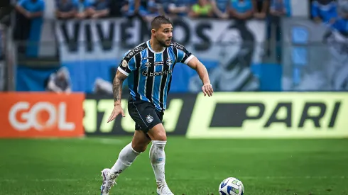 João Pedro jogador do Grêmio durante partida contra o Corinthians no estádio Arena do Grêmio pelo campeonato Brasileiro A 2023. Titular sofreu pressão da torcida gremista 
