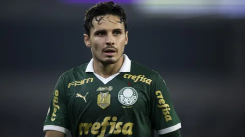 Raphael Veiga jogador do Palmeiras durante partida contra o Botafogo no estadio Engenhao pelo campeonato Brasileiro A 2024. Meio-campista virou alvo da torcida do adversário da Série A
