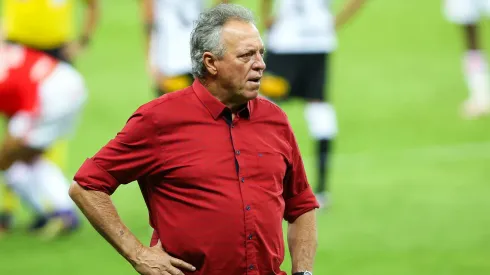 Abel Braga está longe dos gramados - Foto: Pedro H. Tesch/AGIF