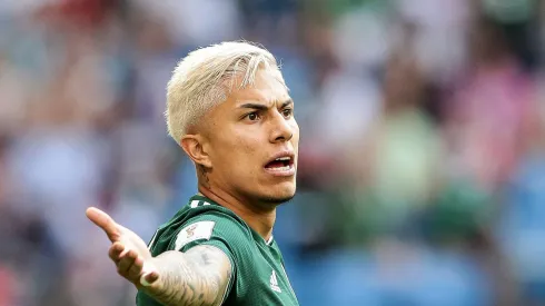 Carlos Salcedo, jogando pelo México.
