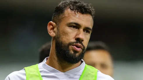 Luciano Castan jogador do Cruzeiro durante aquecimento antes da partida contra o Fluminense no estadio Mineirao pelo campeonato BRASILEIRO A 2023. Zagueiro vive situação complicada
