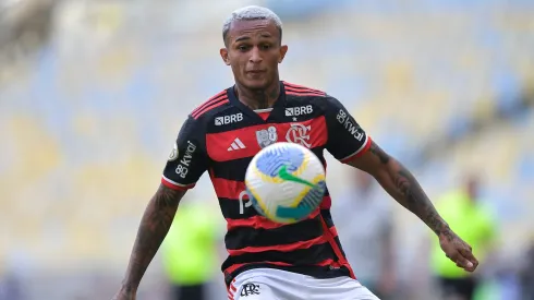 Wesley jogador do Flamengo durante partida contra o Palmeiras no estadio Maracana pelo campeonato Brasileiro A 2024. Foto: Thiago Ribeiro/AGIF
