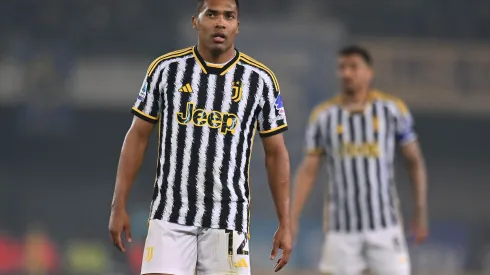 Alex Sandro durante confronto contra o Hellas Verona na Serie A TIM 2023/24.
