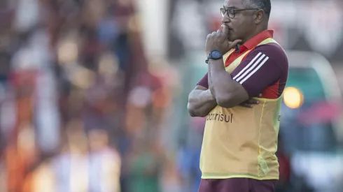 Roger Machado, técnico do Internacional, durante partida contra o Atletico-GO no estádio Antonio Accioly, pelo Campeonato Brasileiro.
