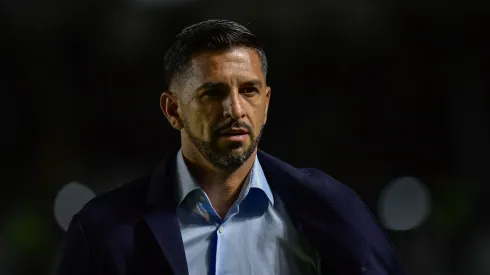 Emiliano Diaz Auxiliar técnico do Vasco durante partida contra o Agua Santa no estádio São Januário pelo campeonato Copa Do Brasil 2024. Foto: Thiago Ribeiro/AGIF
