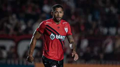 Gonzalo Freitas, jogador do Atletico-GO, durante partida contra o Bahia, no estadio Antonio Accioly, pelo Campeonato Brasileiro.
