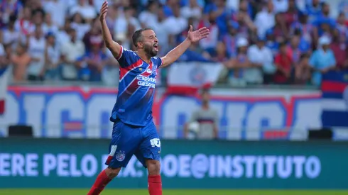  Caio Alexandre, jogador do Bahia comemora o gol de Jean Lucas durante partida contra o Fortaleza pelo campeonato Brasileiro A 2024. Foto: Walmir Cirne/AGIF
