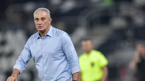 Tite vem passando por problemas para montar a equipe - Foto: Thiago Ribeiro/AGIF