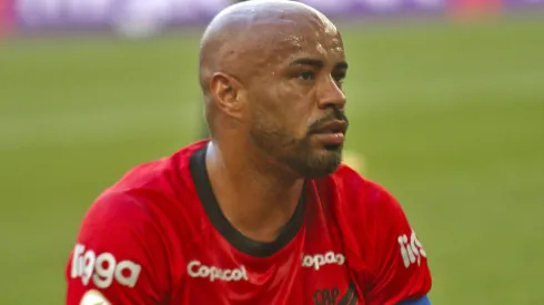 Thiago Heleno jogador do Athletico-PR durante partida contra o Corinthians no estadio Arena da Baixada pelo campeonato BRASILEIRO A 2023.  Defensor está sendo criticado
