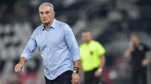 Tite tecnico do Flamengo durante partida contra o Botafogo pelo campeonato Brasileiro A 2024. Foto: Thiago Ribeiro/AGIF
