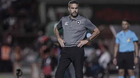 Artur Jorge ganha reforço para a defesa – Foto: Heber Gomes/AGIF