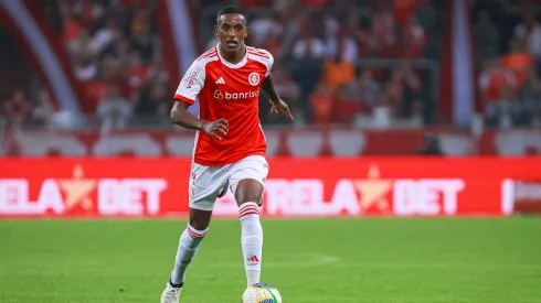 Robert Renan jogador do Internacional durante partida contra o Palmeiras no estadio Beira-Rio pelo campeonato Brasileiro A 2024. Foto: Maxi Franzoi/AGIF
