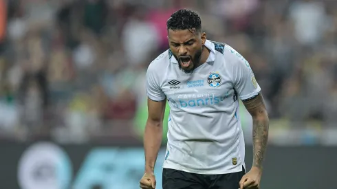 Reinaldo jogador do Gremio durante partida contra o Fluminense no estadio Maracana pelo campeonato Copa Libertadores 2024. Lateral em partida do time gaúcho
