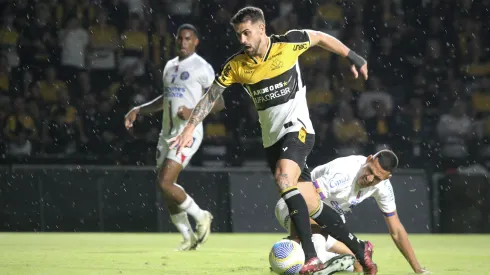 Felipe Vizeu durante confronto contra o Bahia na Copa do Brasil de 2024.
