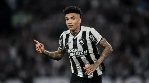Igor Jesus jogador do Botafogo comemora seu gol durante partida contra o Fortaleza no estádio Engenhão pelo campeonato Brasileiro A 2024. Foto: Thiago Ribeiro/AGIF