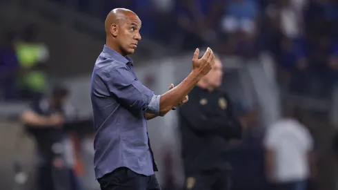 Pepa, novo técnico do Sport, comandando o Cruzeiro contra o Corinthians no Mineirão, pelo Campeonato Brasileiro de 2023.
