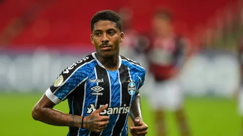 Jean Pyerre jogador do Gremio durante partida contra o Flamengo no estadio Maracana pelo campeonato Brasileiro A 2020. Meio-campista vive momento complicado
