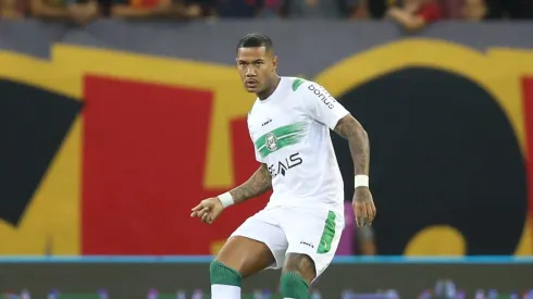 Zé Gabriel, jogador do Coritiba, durante a partida contra o Sport na Arena de Pernambuco, pela Série B.
