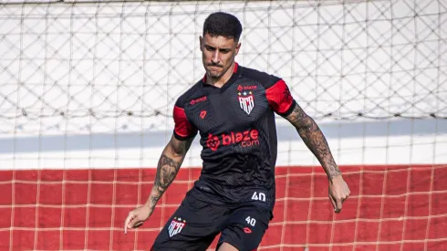 Philipe Sampaio em treinamento do Atlético-GO
