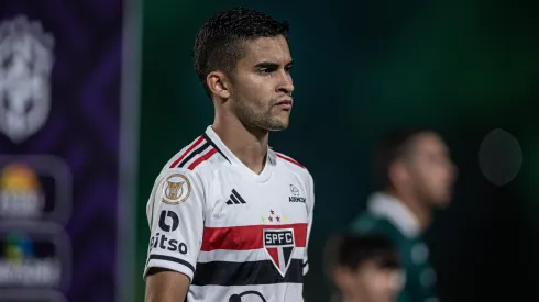 Rodrigo Nestor, jogador do São Paulo, durante partida contra o Goias no Estádio da Serrinha, pelo Campeonato Brasileiro de 2023.
