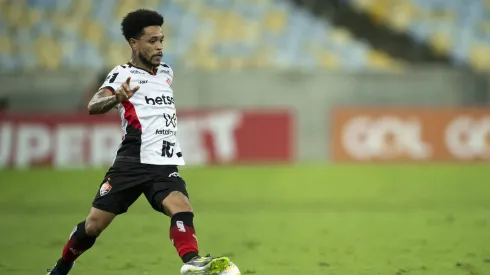 Matheusinho jogador do Vitoria durante partida contra o Fluminense (Foto: Jorge Rodrigues/AGIF)
