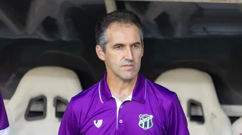 Léo Conde, técnico do Ceará, durante partida contra o Operário na Arena Castelão, pelo Campeonato Brasileiro da Série B.
