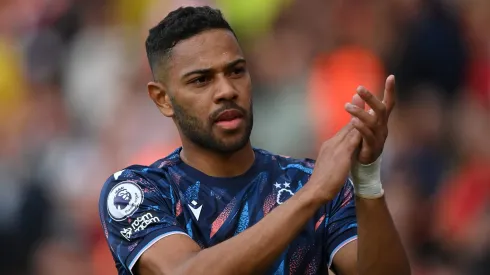 Renan Lodi of Nottingham Forest during the Premier League match between Arsenal FC and Nottingham Forest at Emirates Stadium on October 30, 2022 in London, England. Lateral é visado pela direção
