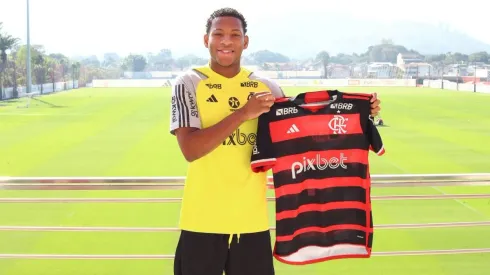 Gonzalo Plata em sua apresentação como novo jogador do Flamengo.
