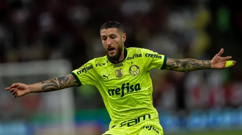  Zé Rafael jogador do Palmeiras durante partida contra o Flamengo no estádio Maracanã pelo campeonato Brasileiro A 2023. Meia foi punido pelo STJD
