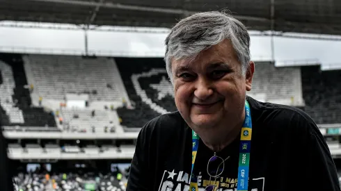Durcesio Mello presidente do Botafogo antes da partida contra o Fluminense no estádio Engenhão pelo campeonato Brasileiro A 2022. Foto: Thiago Ribeiro/AGIF