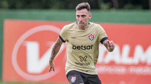 Gustavo Mosquito durante jogo treino com o Vitória para partida contra o Atlético-GO. Foto: Victor Ferreira/EC Vitória
