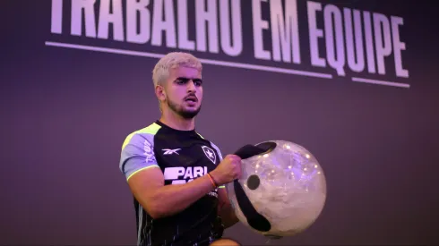 El Arouch no treino do Botafogo.
