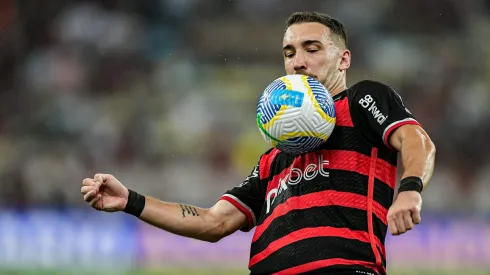 Léo Ortiz, jogador do Flamengo, durante partida contra o Bahia no Maracanã, pela Copa do Brasil.
