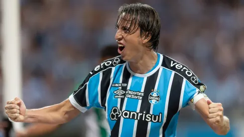 Geromel, jogador do Grêmio, em partida contra o Juventude na Arena do Grêmio, pelo Campeonato Gaucho de 2024.
